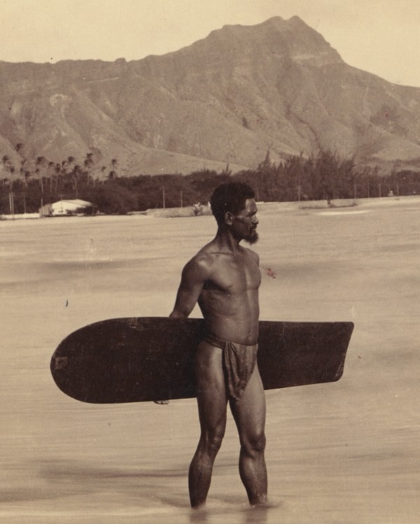 kalani-hawaï-surfeur-bishop-museum